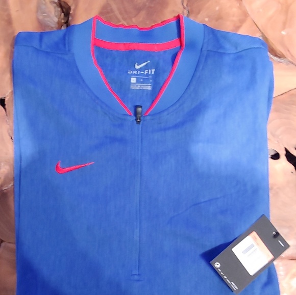 🔝Brand New Sweatshirt by Nike🔝 - Picture 3 of 4